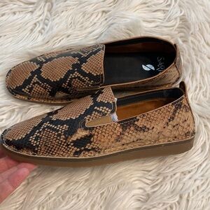 SARTO SHOES size 8M leather color tan and black brand new see all photos